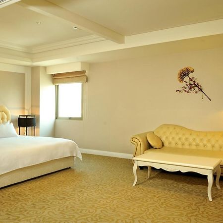 Asia Emperor Hotel Тайнань Екстер'єр фото